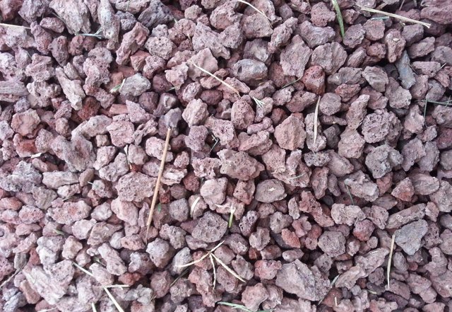 Lavameel of lavagruis? Het verschil met basaltmeel en steenmeel